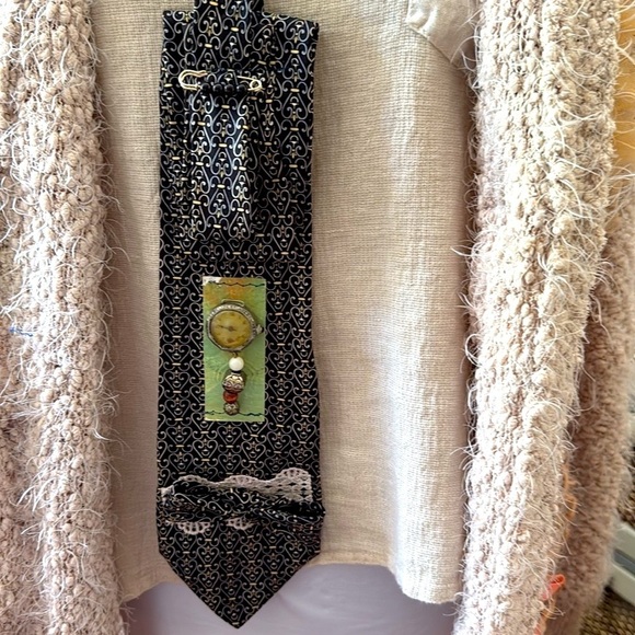 Upcycled Reworked Tie with Vintage Watch Steampunk Style - Picture 5 of 16